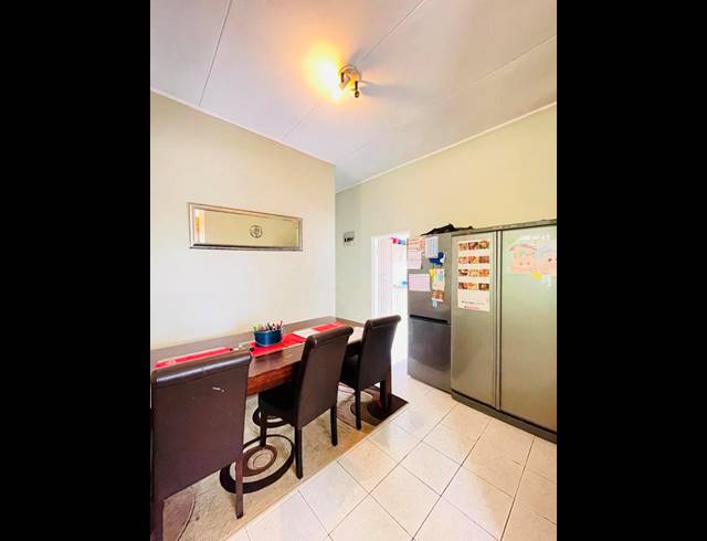 4 BEDROOM HOUSE FOR SALE IN YELLOWWOOD PARK